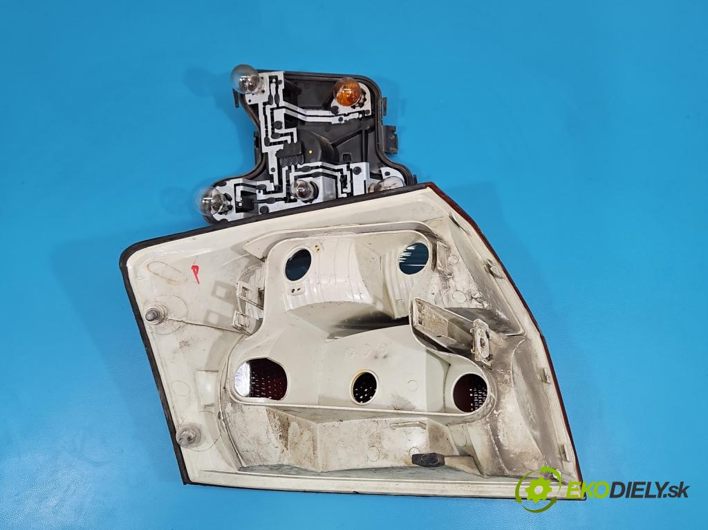Audi A4 B6 2000-2004 2.0 FSI 150 HP manual 110 kW 1984 cm3 4- svetlo / reflektor zadné pravé blatník