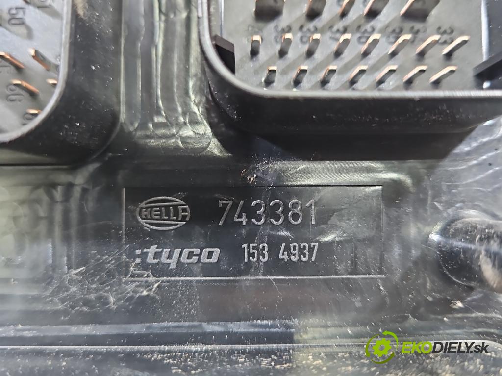 Opel Zafira B 2005-2014 1.9 cdti 150 HP manual 110 kW 1910 cm3 5- skrinka poistka 5DK008668-38 (Poistková skrinka)