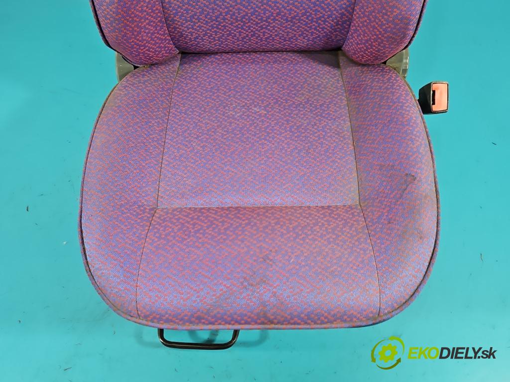 Fiat Seicento 1.1 8V 54 HP manual 40 kW 1108 cm3 3- Sedačka pravý  (Sedadlo)