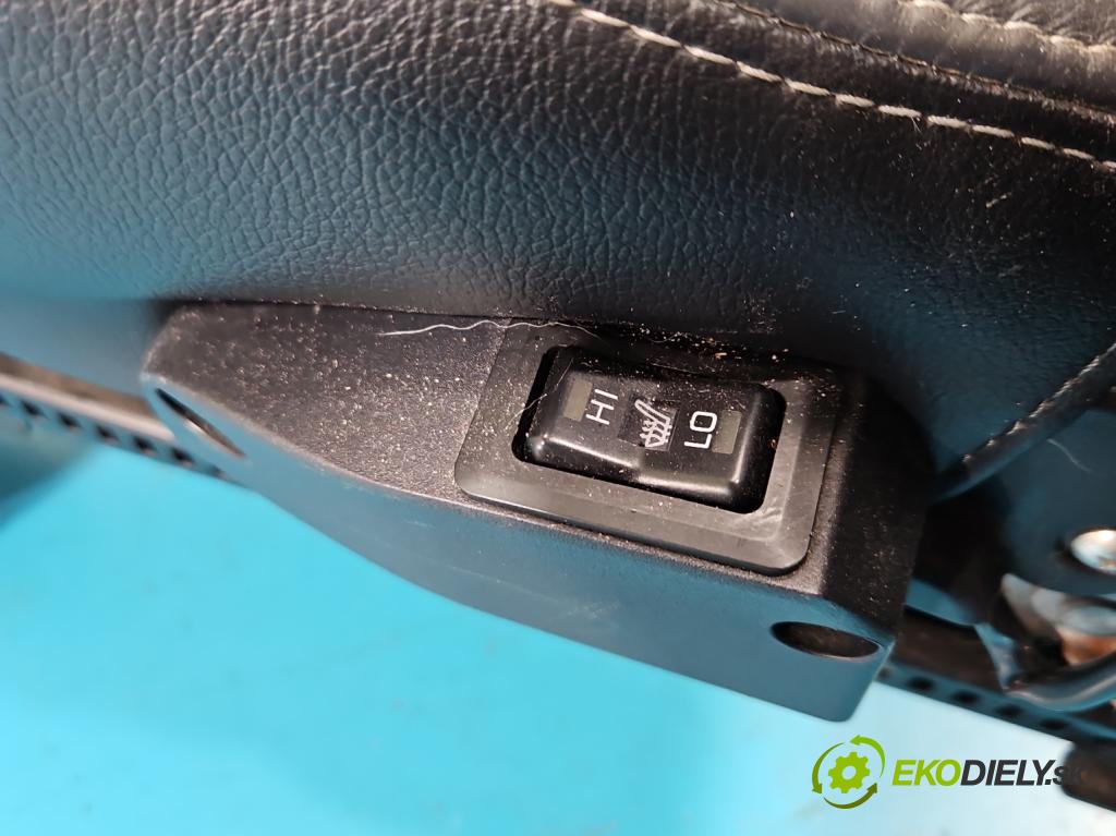 Mitsubishi Outlander II 2006-2013 2.3 DI-D 177 HP manual 130 kW 2268 cm3 5- Sedačka pravý  (Sedadlo)