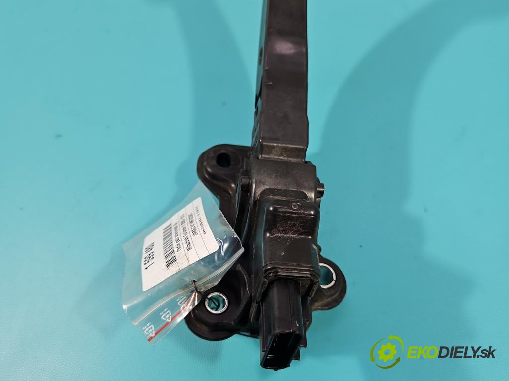 Mitsubishi Outlander II 2006-2013 2.2 DI-D 177 hp manual 130 kW 2268 cm3 5- pedal plyn: potenciometr: 1600A102