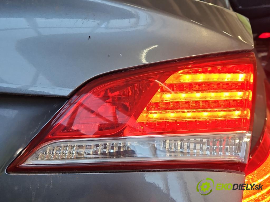 Hyundai I40 1.7 CRDI 116 HP manual 85 kW 1685 cm3 5- svetlo / reflektor zadné pravé kufrové dvere 92404-3Z3