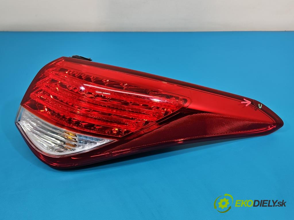 Hyundai I40 1.7 CRDI 116 HP manual 85 kW 1685 cm3 5- svetlo / reflektor zadné pravé blatník 92402-3Z3