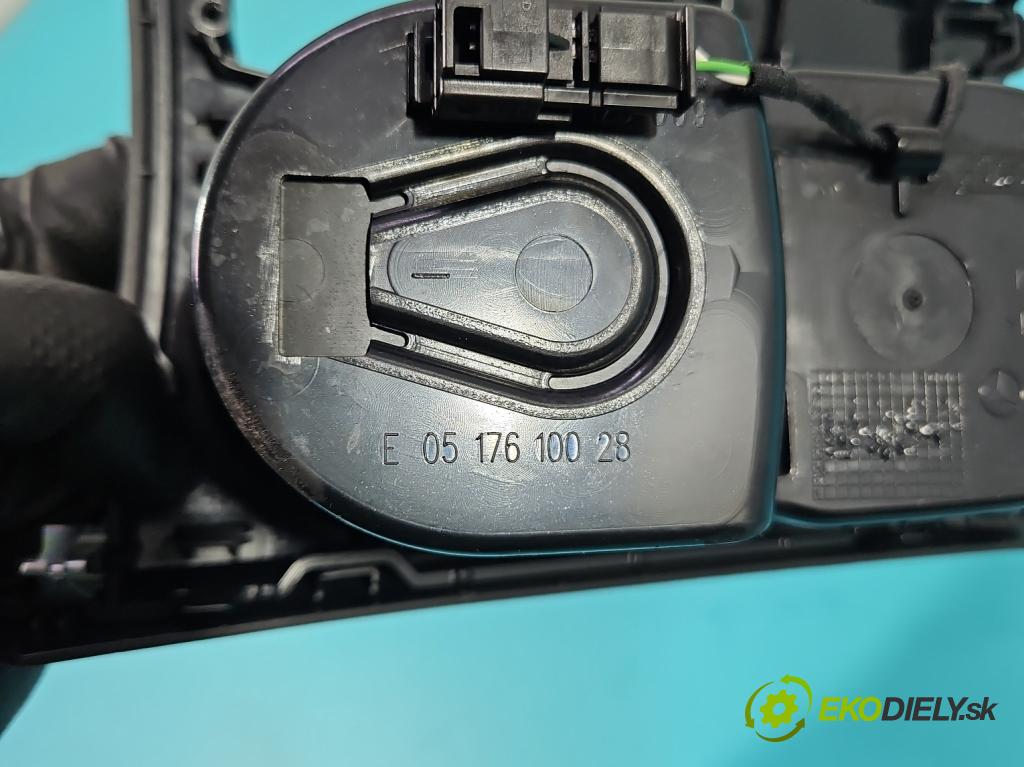 Mercedes CLA C117 X117 2013-2019 1.5 CDI 109 HP automatic 80 kW 1461 cm3 4- Rukojeť: na nápoje: A1766801610 (Držiak (úchyt) na nápoje)