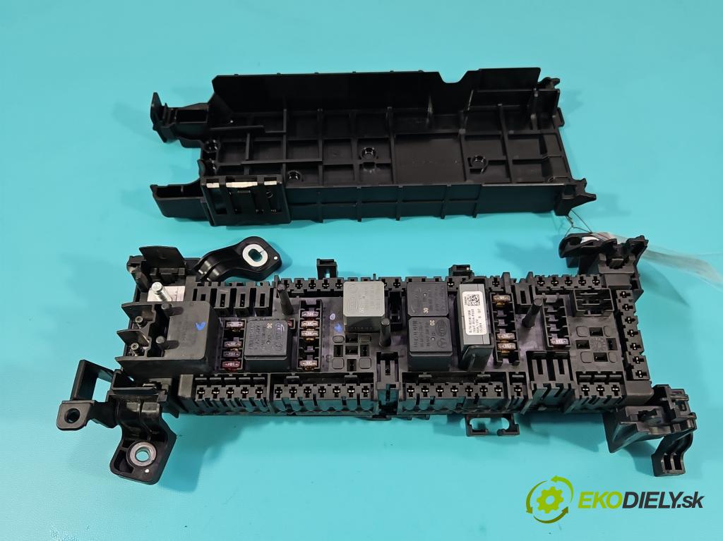 Mercedes CLA C117/X117 2013-2019 1.5 CDI 109 HP automatic 80 kW 1461 cm3 4- skrinka poistka A2465400240 (Poistková skrinka)