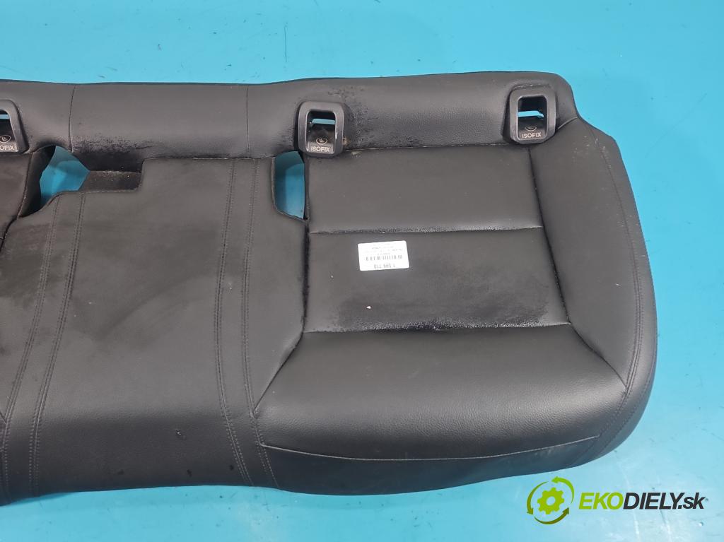 Mercedes CLA C117 X117 2013-2019 1.5 CDI 109 HP automatic 80 kW 1461 cm3 4- Pohovka: zadné  (Sedadlo)