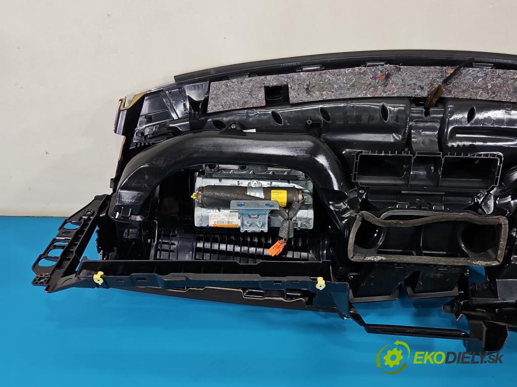 Volvo XC60 I 2008-2017 2.4d 163 HP automatic 120 kW 2400 cm3 5- kokpit,pristrojová doska rozdeľovacia