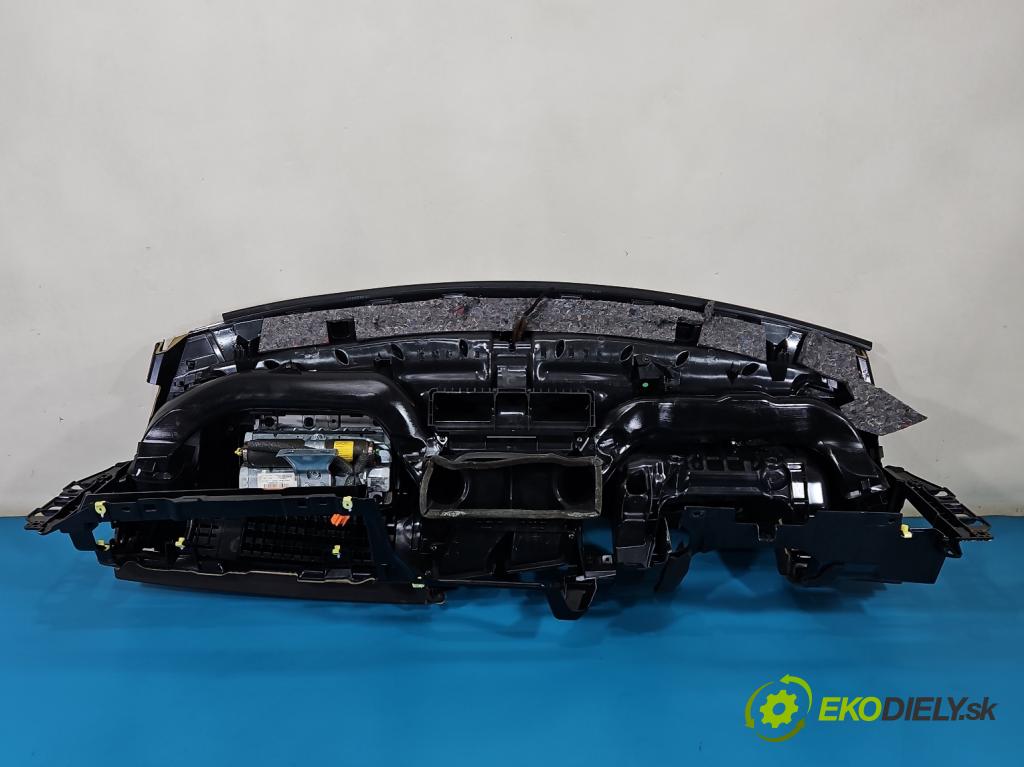 Volvo XC60 I 2008-2017 2.4d 163 HP automatic 120 kW 2400 cm3 5- kokpit,pristrojová doska rozdeľovacia