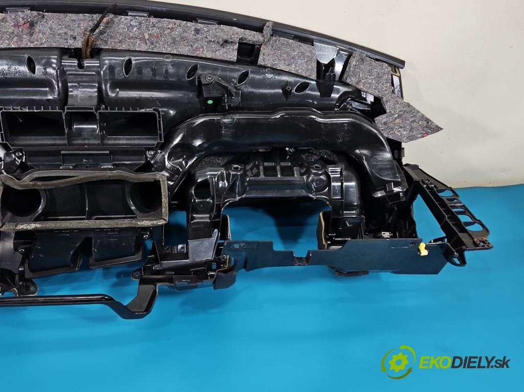 Volvo XC60 I 2008-2017 2.4d 163 HP automatic 120 kW 2400 cm3 5- kokpit,pristrojová doska rozdeľovacia