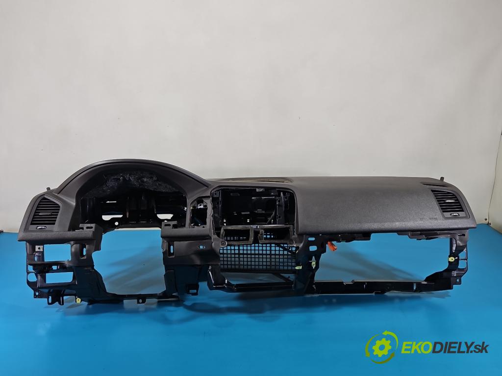 Volvo XC60 I 2008-2017 2.4d 163 HP automatic 120 kW 2400 cm3 5- kokpit,pristrojová doska rozdeľovacia