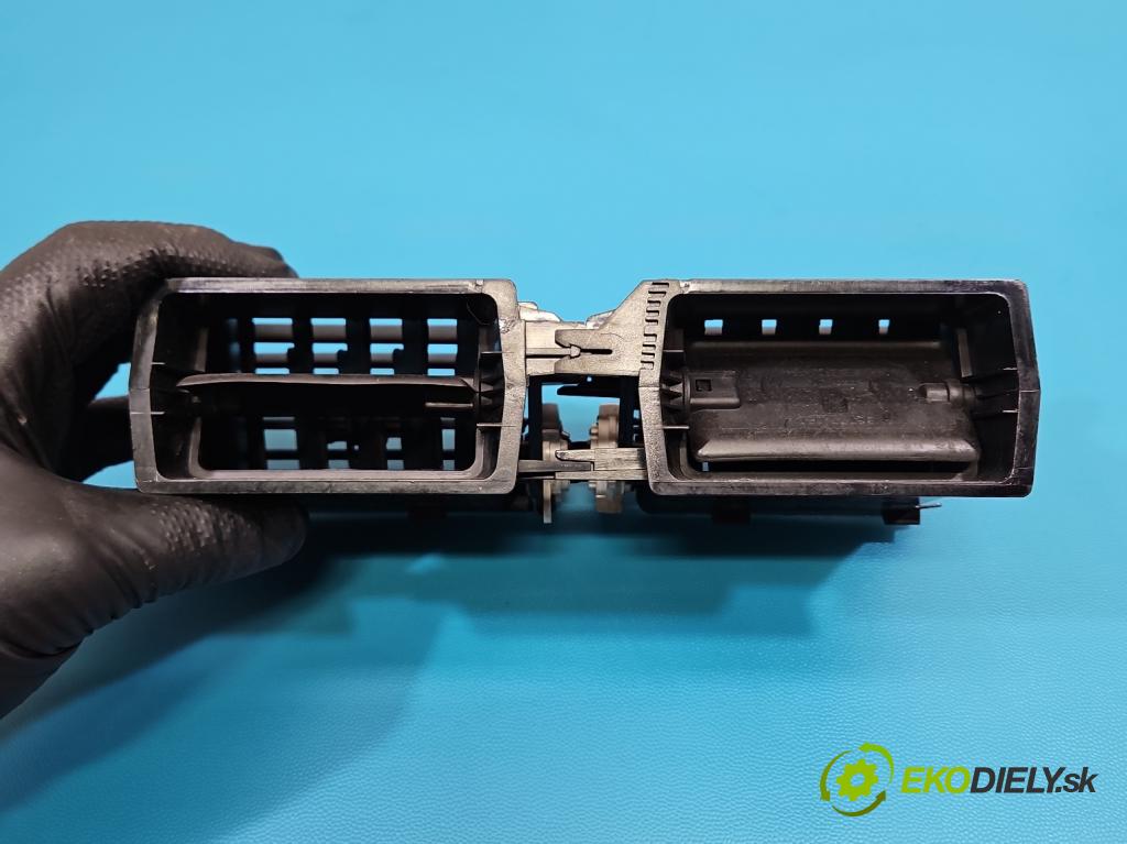Volvo XC60 I 2008-2017 2.4d 163 HP automatic 120 kW 2400 cm3 5- Mřížka: kúrenia stredová 06777-000 (Mriežka kúrenia (fukár))