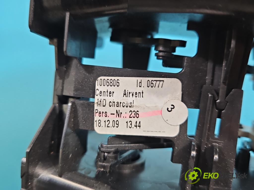 Volvo XC60 I 2008-2017 2.4d 163 HP automatic 120 kW 2400 cm3 5- Mřížka: kúrenia stredová 06777-000 (Mriežka kúrenia (fukár))