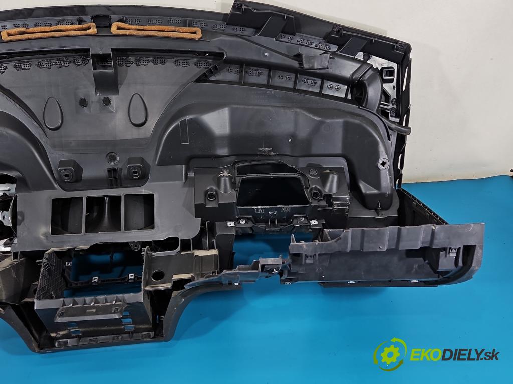 Vw Caddy III 2K 2003-2020 1.6 tdi 75 HP manual 55 kW 1598 cm3 5- kokpit,pristrojová doska rozdeľovacia