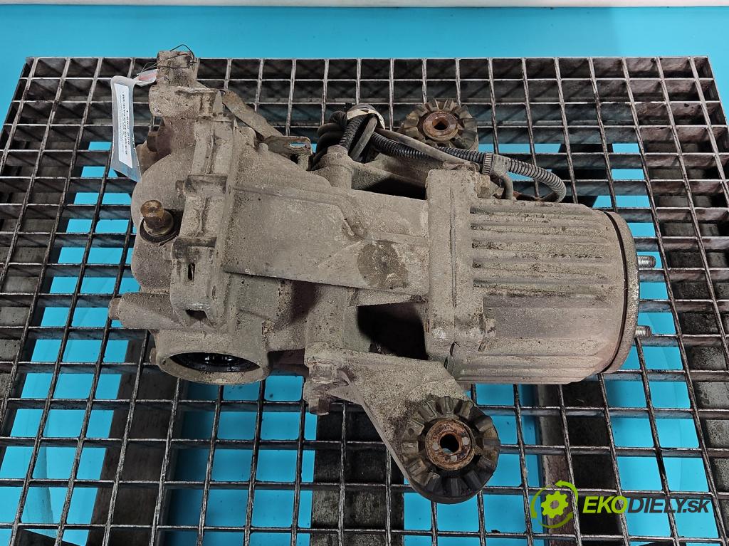 Mitsubishi Outlander II 2006-2013 2.2 DI-D 177 HP manual 130 kW 2268 cm3 5- Most: zadní: