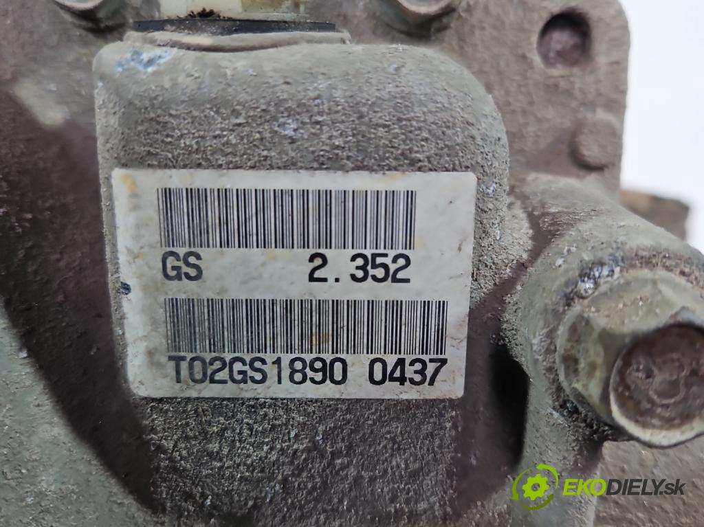 Mitsubishi Outlander II 2006-2013 2.2 DI-D 177 HP manual 130 kW 2268 cm3 5- Most: zadní: