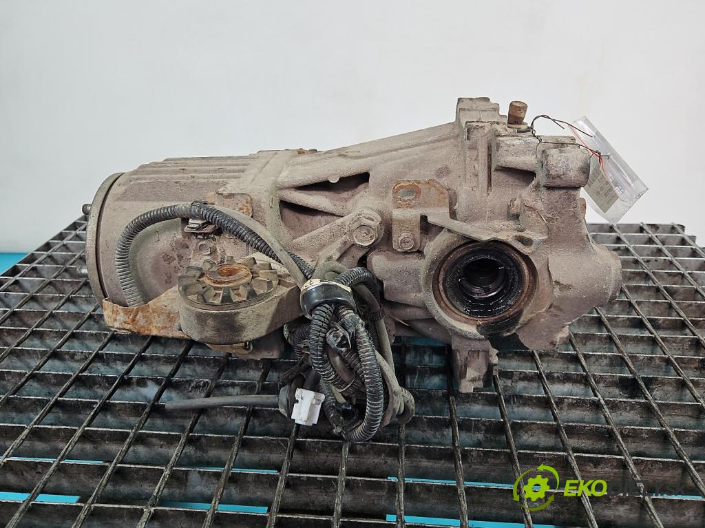 Mitsubishi Outlander II 2006-2013 2.2 DI-D 177 HP manual 130 kW 2268 cm3 5- Most: zadní: