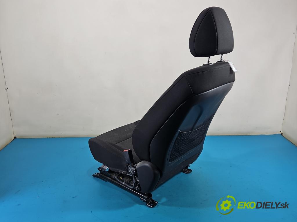 Hyundai I40 1.7 CRDI 116 HP manual 85 kW 1685 cm3 5- Sedačka pravý  (Sedadlo)