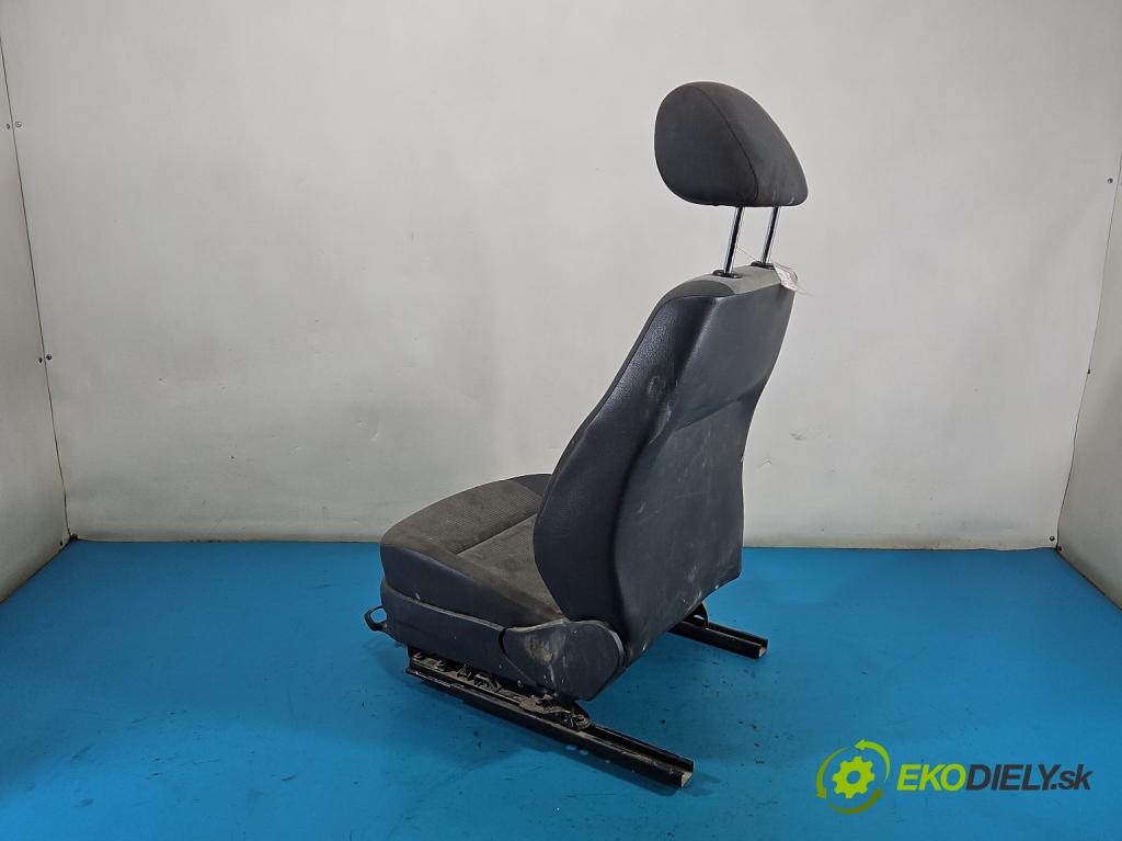 Vw Caddy III 2K 2003-2020 1.6 tdi 75 HP manual 55 kW 1598 cm3 5- Sedačka pravý  (Sedadlo)