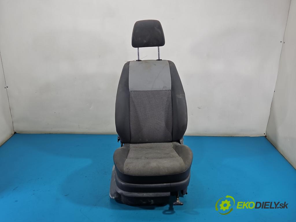 Vw Caddy III 2K 2003-2020 1.6 tdi 75 hp manual 55 kW 1598 cm3 5- Sedadlo pravý  (Sedadlo)