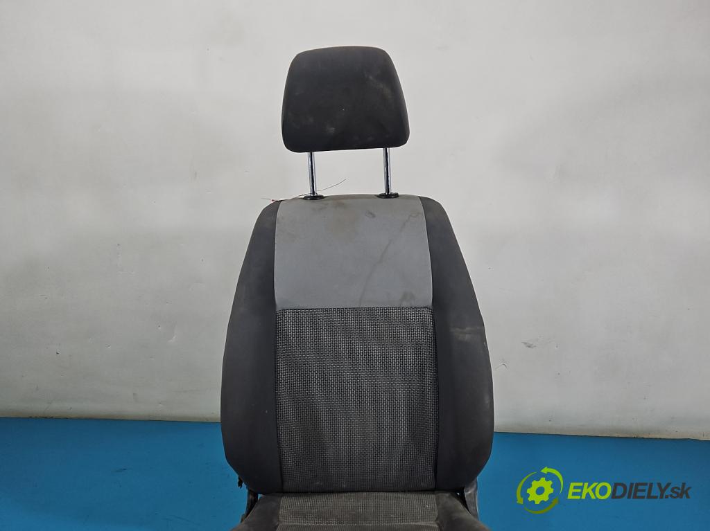 Vw Caddy III 2K 2003-2020 1.6 tdi 75 HP manual 55 kW 1598 cm3 5- Sedačka pravý  (Sedadlo)