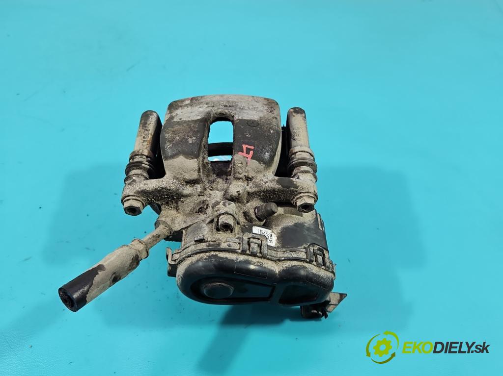 Mercedes CLA C117 X117 2013-2019 1.5 CDI 109 hp automatic 80 kW 1461 cm3 4- brzdič zadní levý A2465460543 (Klika dveří ostatní)