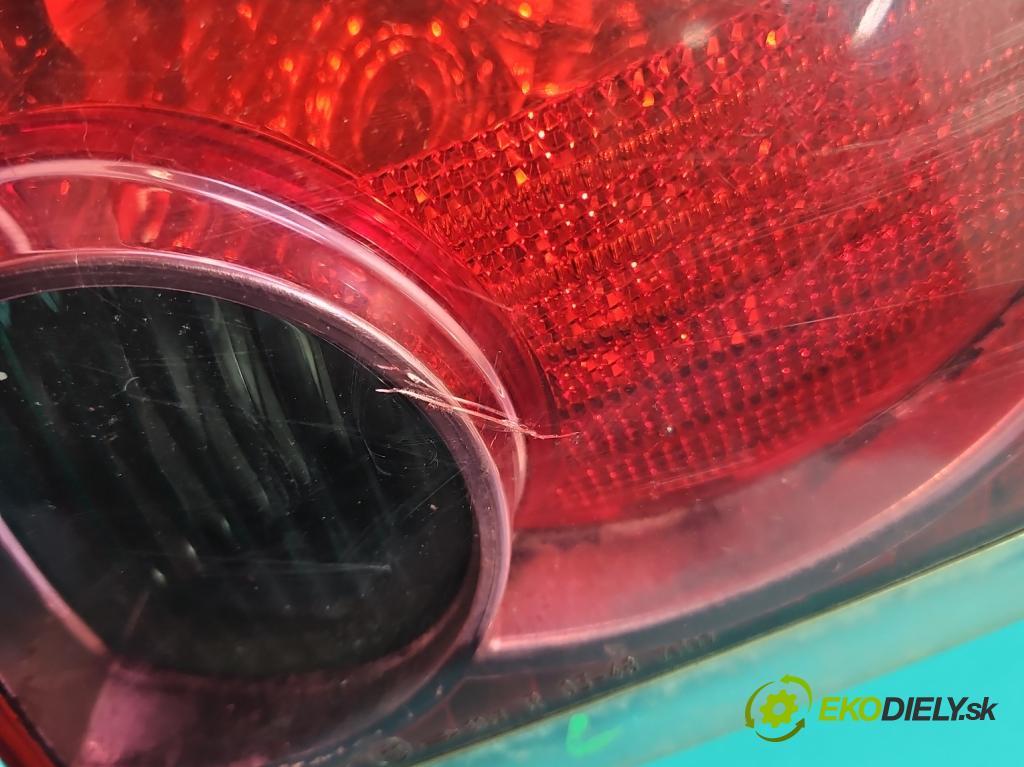 Toyota Avensis II T25 2003-2008 1.8 vvti 129 HP manual 95 kW 1794 cm3 5- svetlo / reflektor zadné pravé  (Kľučka dverí ostatné)