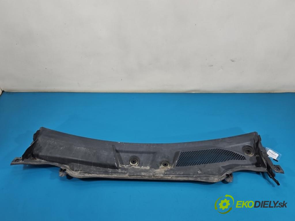 Mercedes CLA C117 X117 2013-2019 1.5 CDI 109 hp automatic 80 kW 1461 cm3 4- torpédo A1768300013 (Plast pod čelním sklem)
