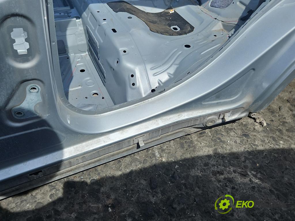 Mercedes CLA C117 X117 2013-2019 1.5 CDI 109 HP automatic 80 kW 1461 cm3 4- Práh: ľavý  (Karoséria ostatné)