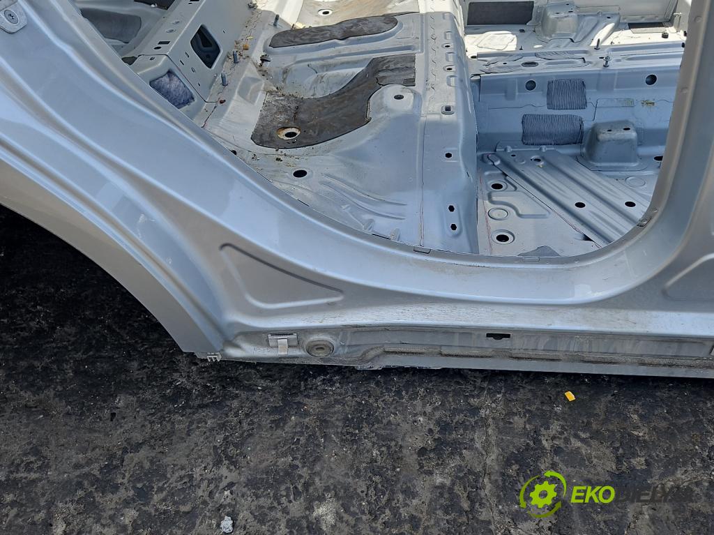 Mercedes CLA C117 X117 2013-2019 1.5 CDI 109 HP automatic 80 kW 1461 cm3 4- Práh: pravý  (Karoséria ostatné)
