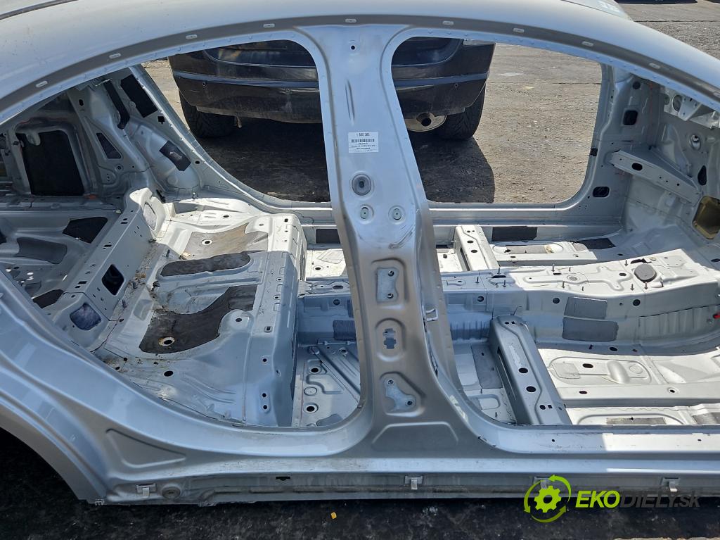 Mercedes CLA C117 X117 2013-2019 1.5 CDI 109 HP automatic 80 kW 1461 cm3 4- Práh: pravý  (Karoséria ostatné)