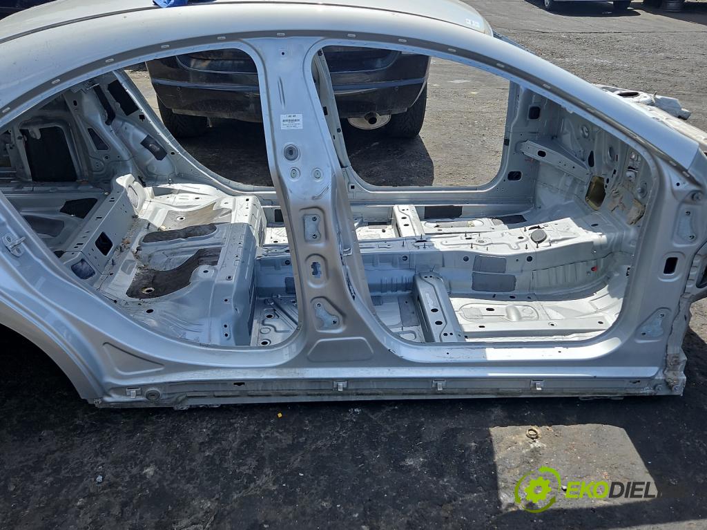 Mercedes CLA C117 X117 2013-2019 1.5 CDI 109 hp automatic 80 kW 1461 cm3 4- práh pravý  (Karoserie ostatní)