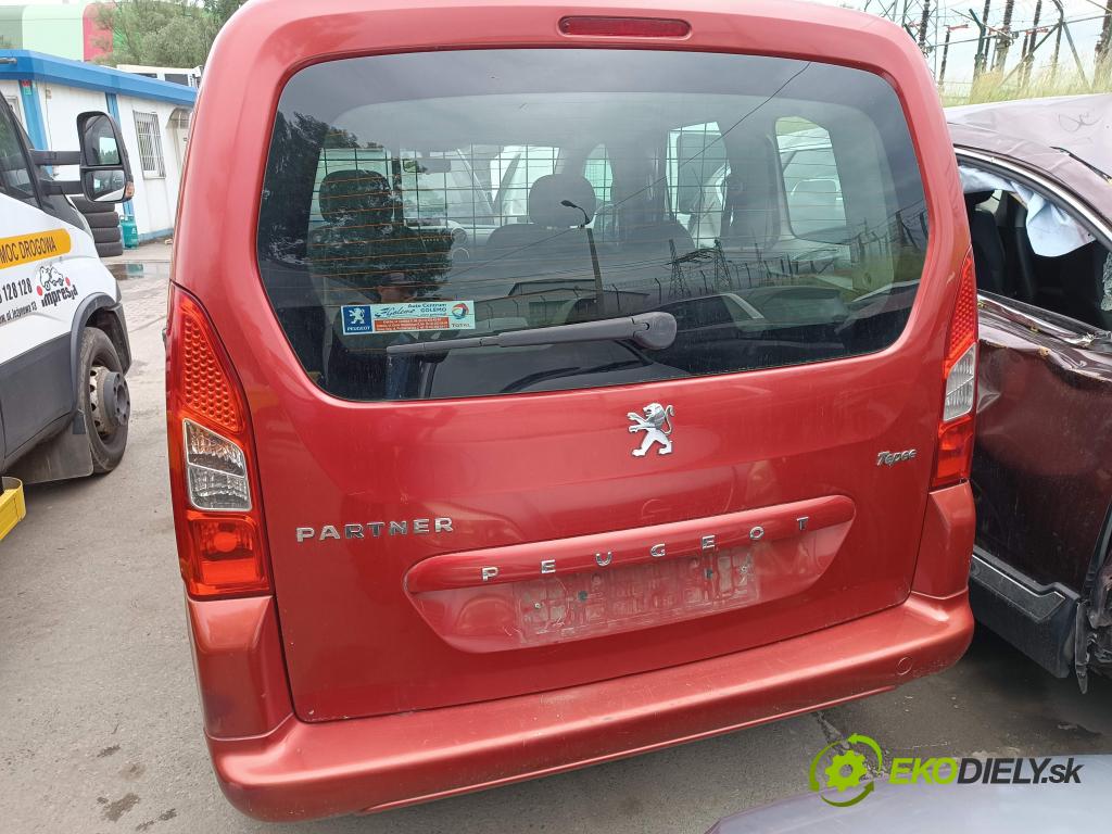 Peugeot Partner II 2008-2018 1.6 hdi 90 HP manual 66.2 kW 1560 cm3 5- svetlo / reflektor zadné pravé blatník