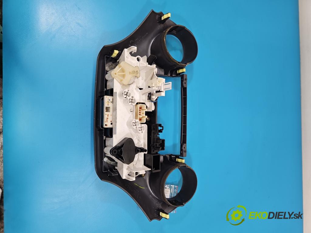 Toyota Yaris I 1999-2005 1.0 16V 68 hp manual 50 kW 998 cm3 3- palubní deska panel topení 758268-701B