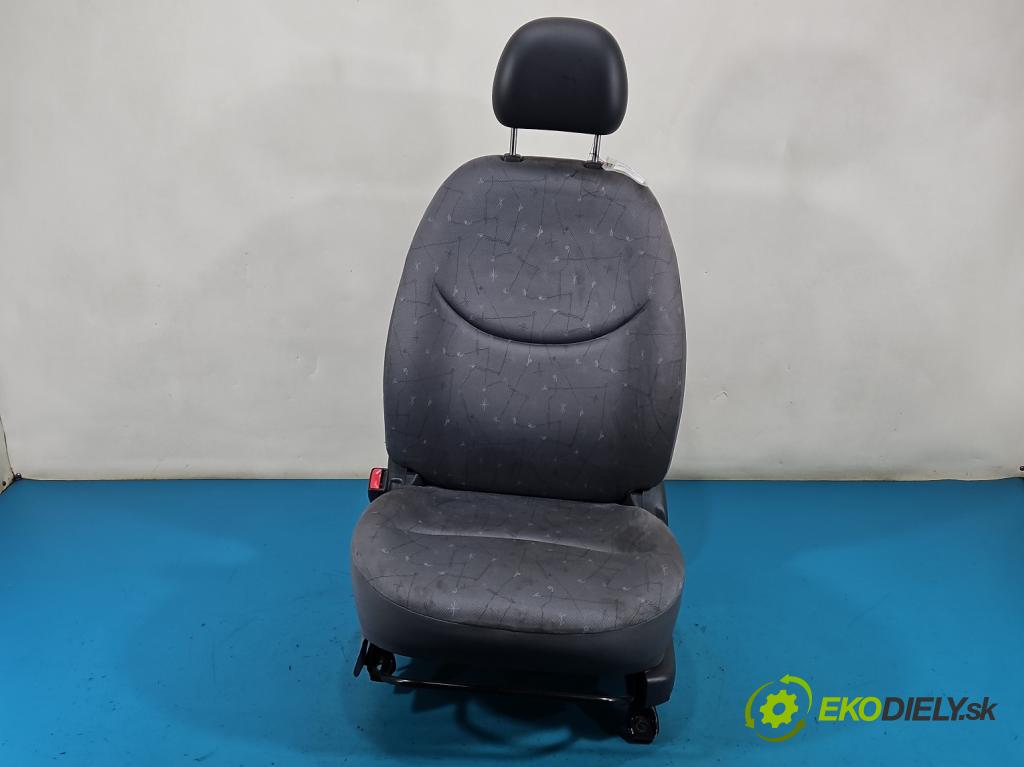 Toyota Yaris I 1999-2005 1.0 16V 68 hp manual 50 kW 998 cm3 3- Sedadlo levý  (Sedadlo)
