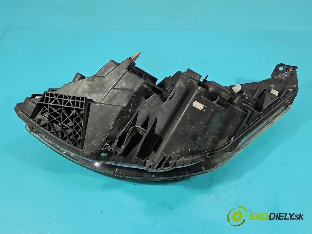 Citroen C4 I 2004-2011 1.6 hdi 90 HP manual 66.2 kW 1560 cm3 5- Reflektor: pravý 9684382280 (Svetlo predné pravé)