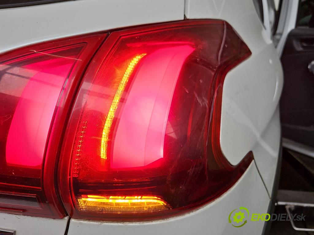 Peugeot 2008 I 2013-2019 1.2 12V 110 HP automatic 81 kW 1199 cm3 5- svetlo / reflektor zadné pravé blatník 9826730380-3