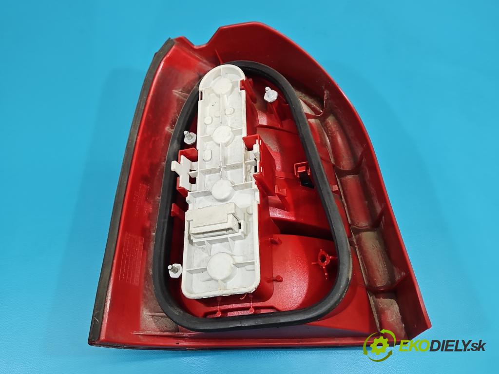 Audi A4 B5 1994-2001 1.9 tdi 90 HP manual 66 kW 1896 cm3 5- svetlo / reflektor zadné pravé  (Kľučka dverí ostatné)