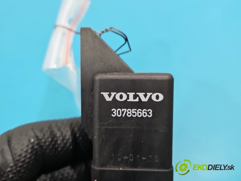 Volvo XC60 I 2008-2017 2.4d 163 HP automatic 120 kW 2400 cm3 5- Relé: svíčky: zařicích: 0281003047 (Relé)