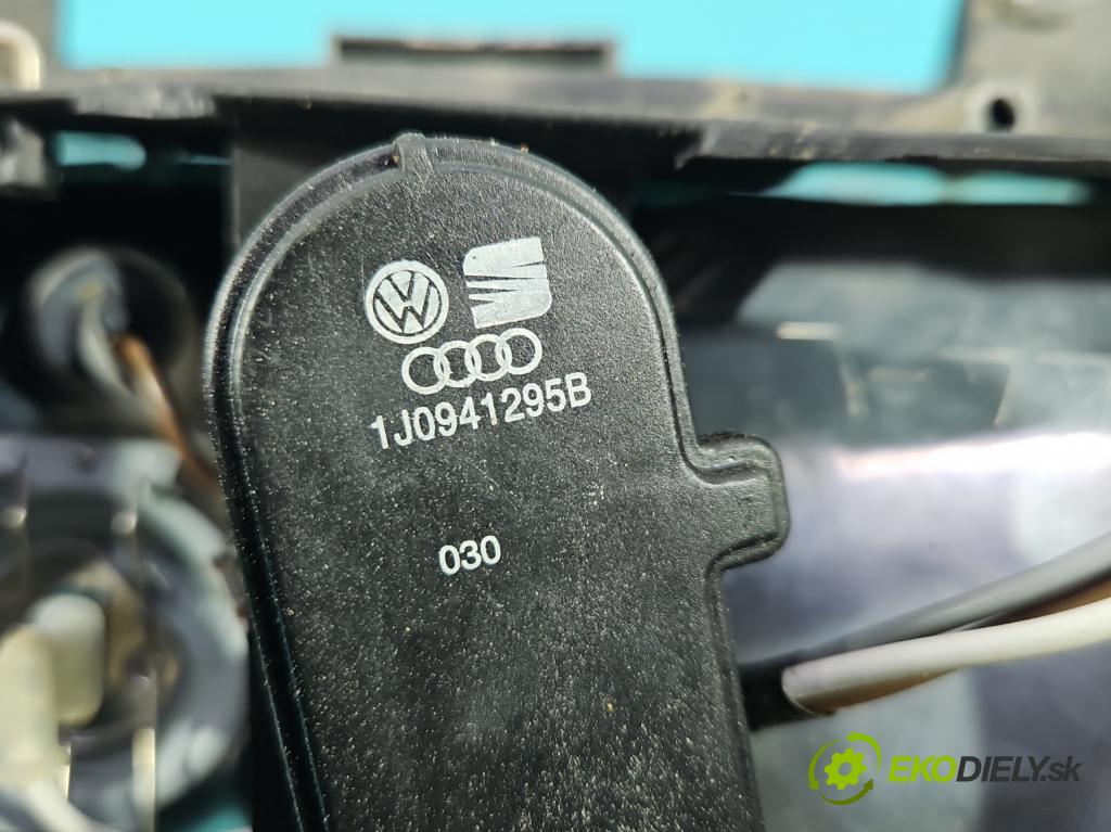 Vw Polo III 6N 1994-2001 1.4 tdi 75 hp manual 55 kW 1418 cm3 3- světlo levý  (Klika dveří ostatní)