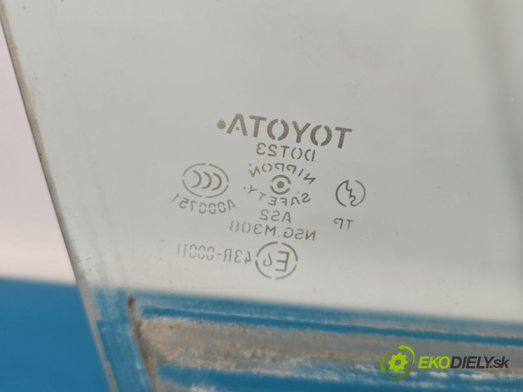Toyota Corolla E12 2001-2009 1.4 vvti 97KM manual 71 kW 1398 cm3 4- sklo dvere predné pravé