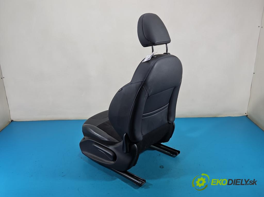 Peugeot 2008 I 2013-2019 1.2 12V 110 HP automatic 81 kW 1199 cm3 5- Sedačka ľavý  (Sedadlo)