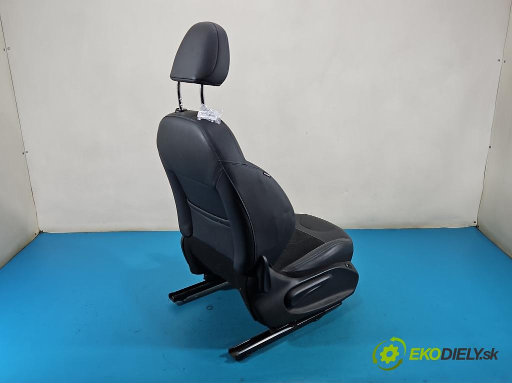 Peugeot 2008 I 2013-2019 1.2 12V 110 HP automatic 81 kW 1199 cm3 5- Sedačka pravý  (Sedadlo)