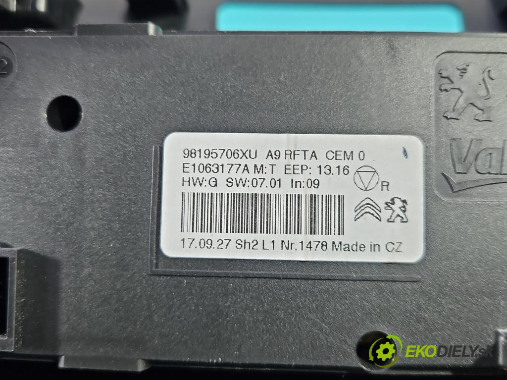 Peugeot 2008 I 2013-2019 1.2 12V 110 HP automatic 81 kW 1199 cm3 5- panel kúrenia 98195706XU
