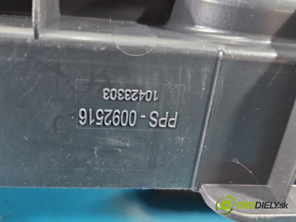 Audi A4 B9 2015-2024 2.0 tdi 190 HP automatic 140 kW 1968 cm3 5- Čalounictví: kufra: ľavé 8W9863879A
