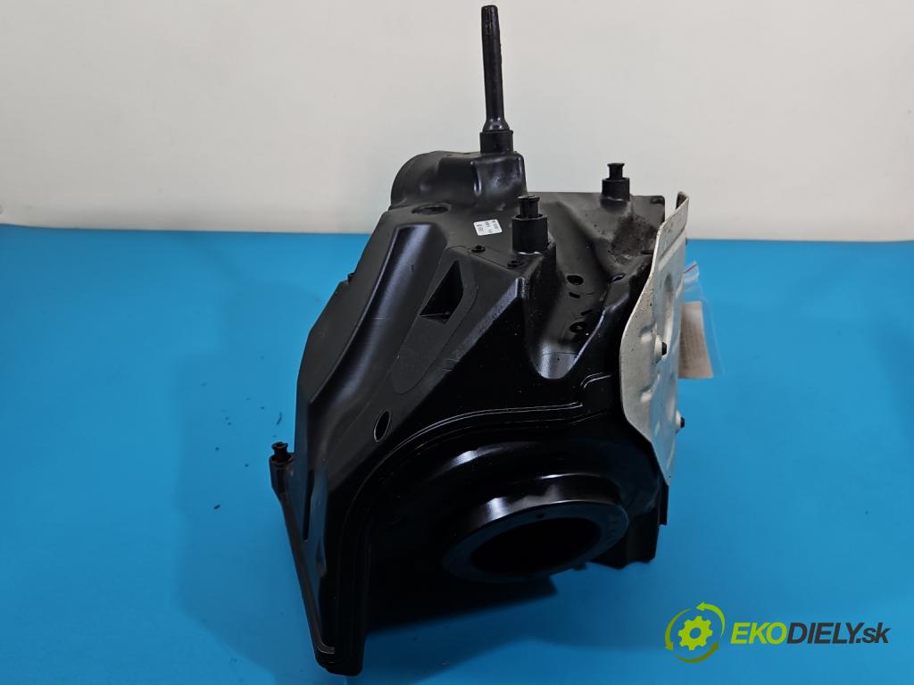 Audi A4 B9 2015-2024 2.0 tdi 190 hp automatic 140 kW 1968 cm3 5- obal filtra vzduchu 8W0133835P (Kryt vzduchového filtru)