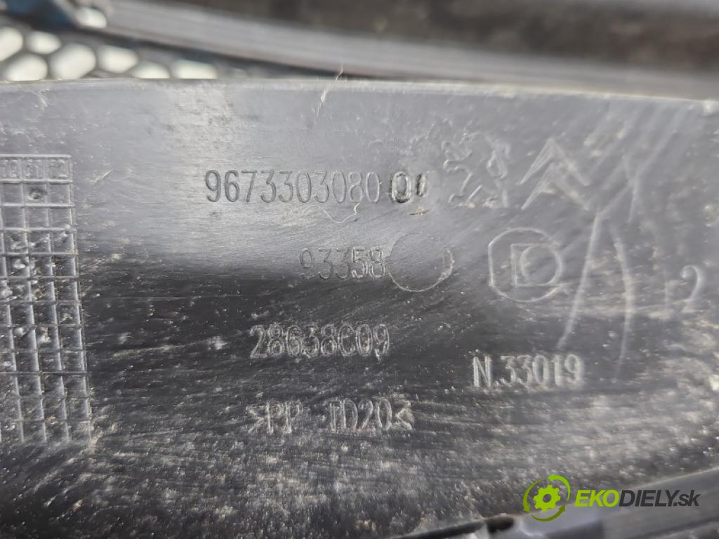 Peugeot 2008 I 2013-2019 1.2 12V 110 hp automatic 81 kW 1199 cm3 5- torpédo 9673302777 (Plast pod čelním sklem)