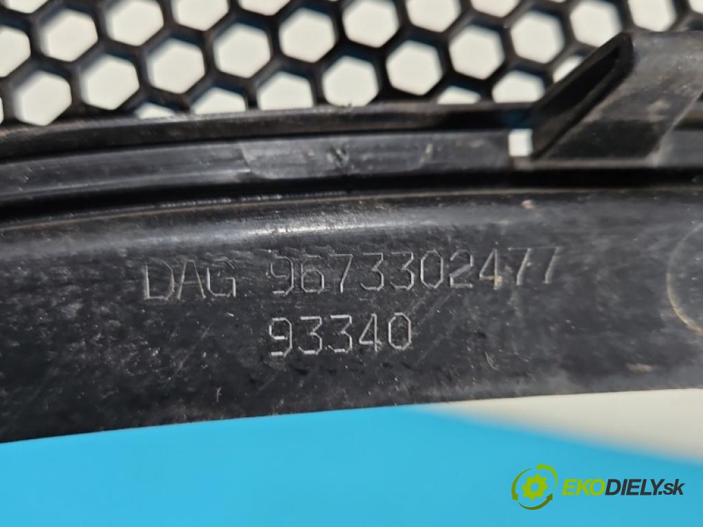 Peugeot 2008 I 2013-2019 1.2 12V 110 hp automatic 81 kW 1199 cm3 5- torpédo 9673302777 (Plast pod čelním sklem)