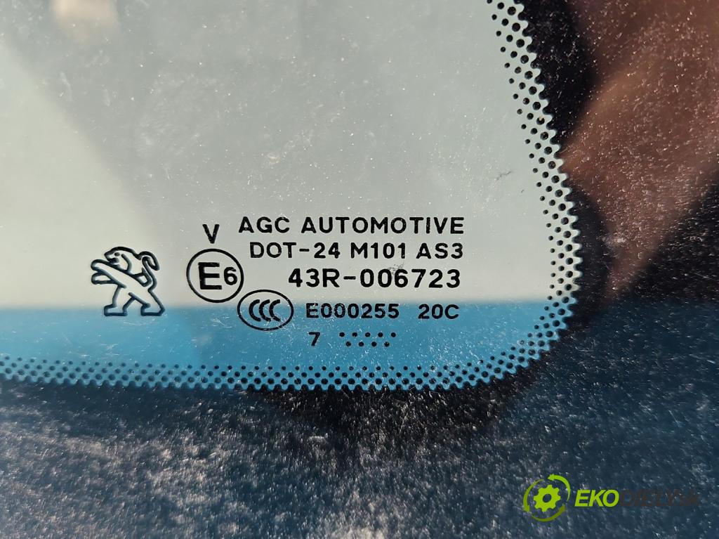 Peugeot 2008 I 2013-2019 1.2 12V 110 HP automatic 81 kW 1199 cm3 5- sklo zadné pravé