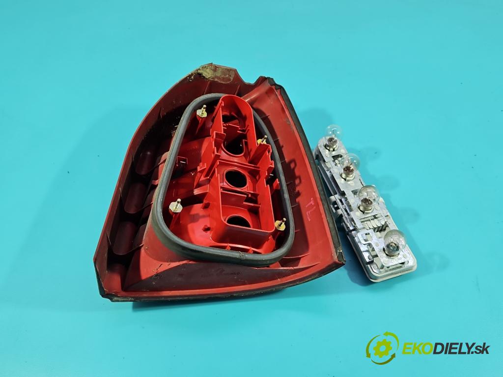 Audi A4 B5 1994-2001 1.9 tdi 110 HP manual 81 kW 1896 cm3 5- svetlo / reflektor zadné ľavé 8D9945095A (Kľučka dverí ostatné)