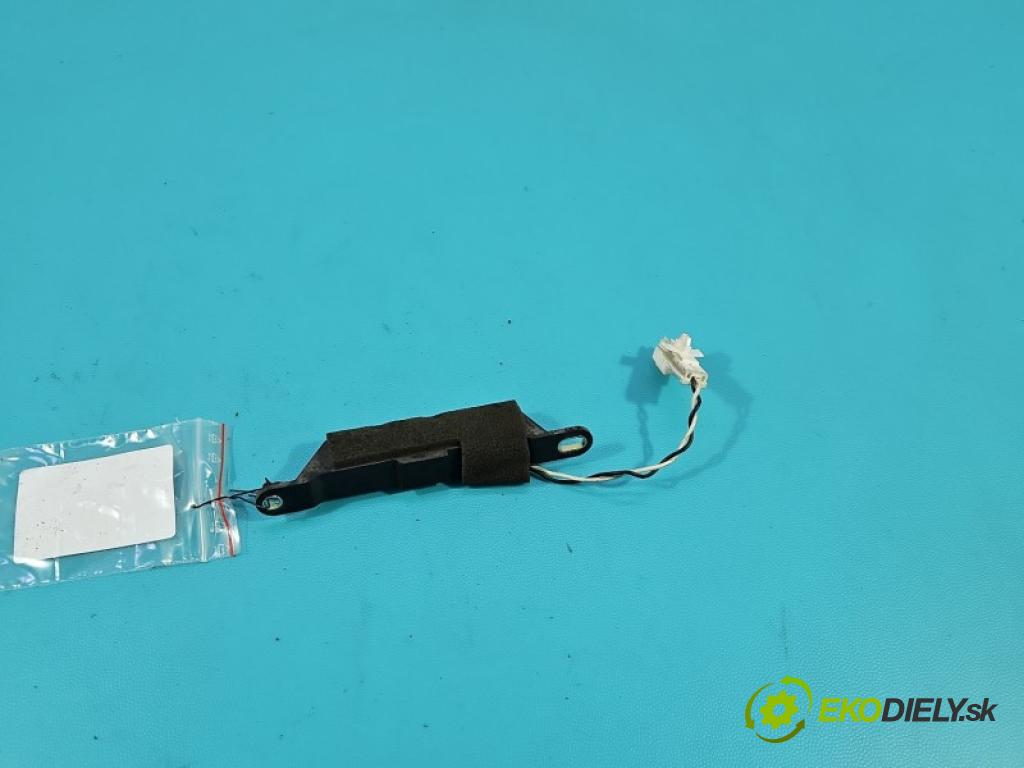 Mazda 5  2005-2010 2.0 16V 145 hp manual 107 kW 1999 cm3 5- Zesilovač: CC67676N0C (Zesilovač)